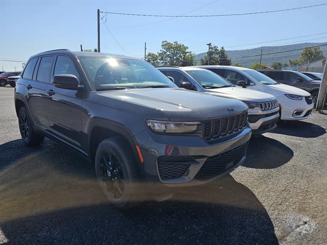 2025 Jeep Grand Cherokee Altitude photo 2