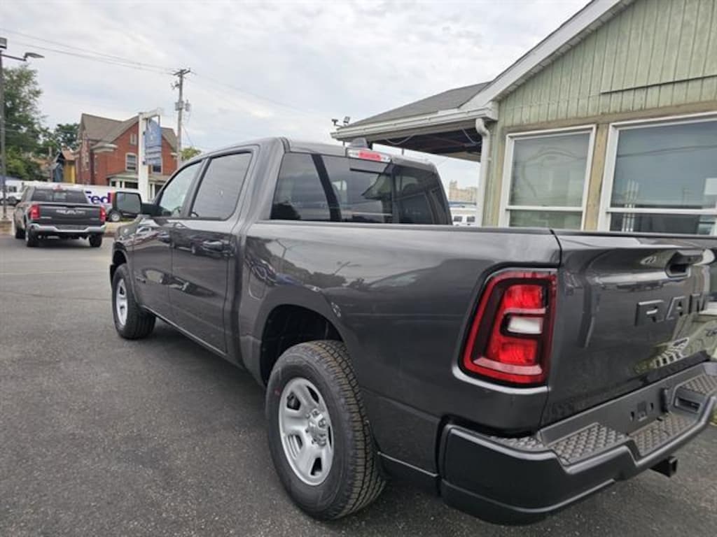 New 2025 Ram 1500 TRADESMAN CREW CAB 4X4 5'7 BOX Pickup