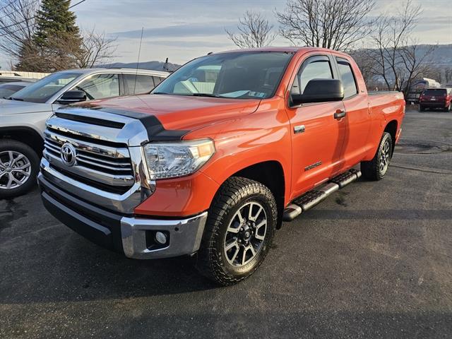 2017 Toyota Tundra SR5's photo