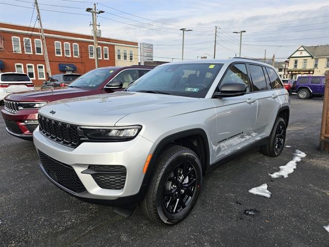 2025 Jeep Grand Cherokee Altitude's photo
