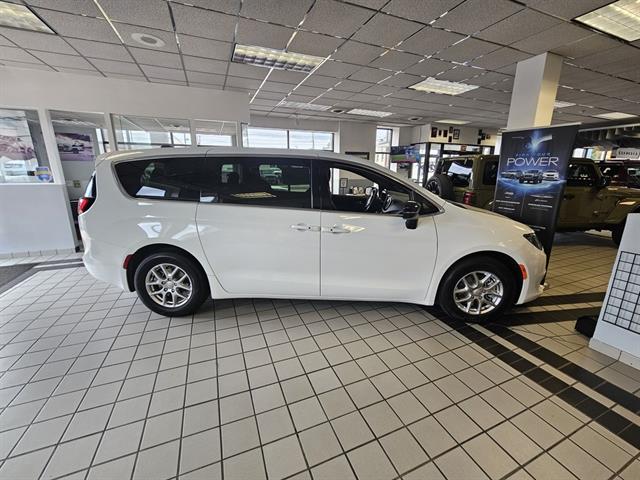2026 Chrysler Voyager LX photo 3