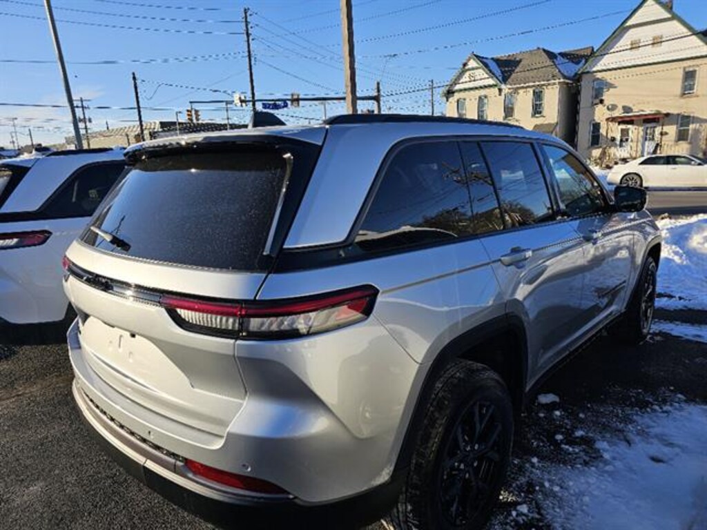 New 2026 Jeep Grand Cherokee LAREDO ALTITUDE 4X4 Sport Utility