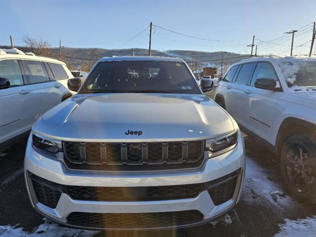 New 2026 Jeep Grand Cherokee LAREDO ALTITUDE 4X4 Sport Utility