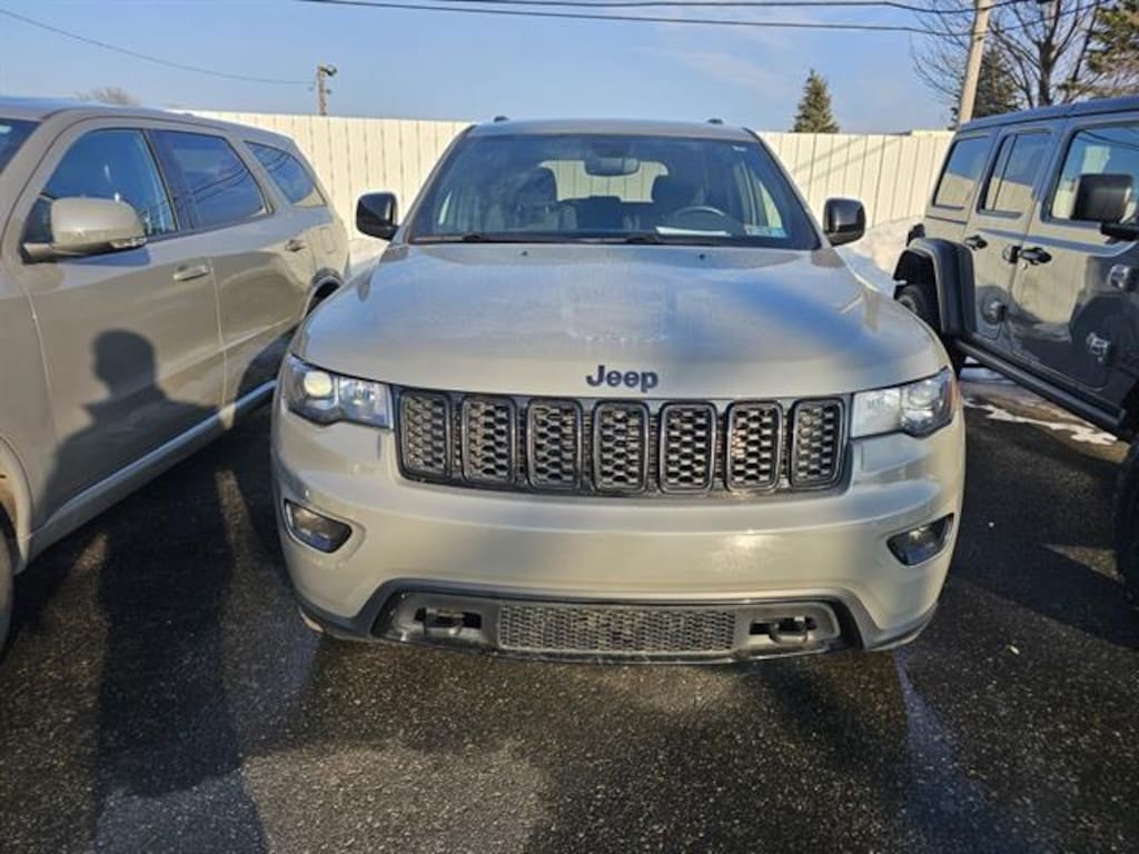 Used 2019 Jeep Grand Cherokee Laredo SUV
