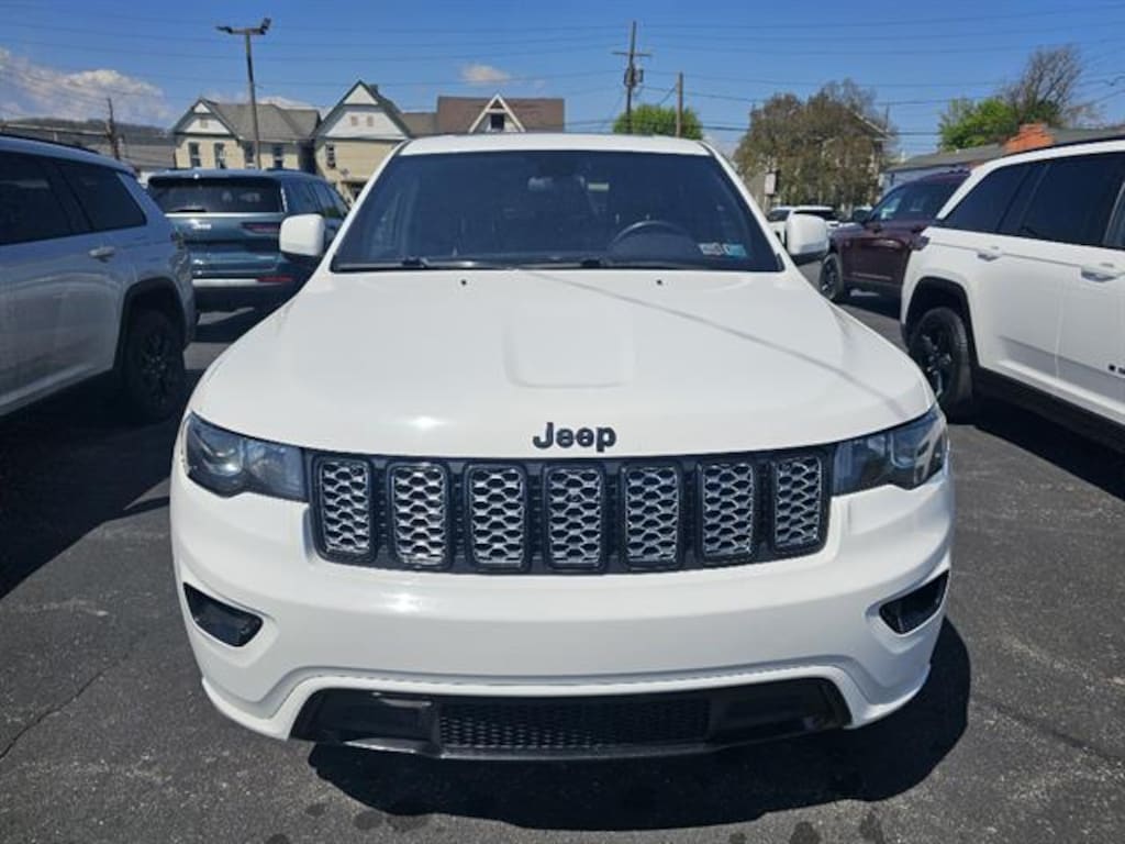 Used 2021 Jeep Grand Cherokee Laredo SUV