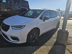 2026 Chrysler Pacifica SELECT Passenger Van