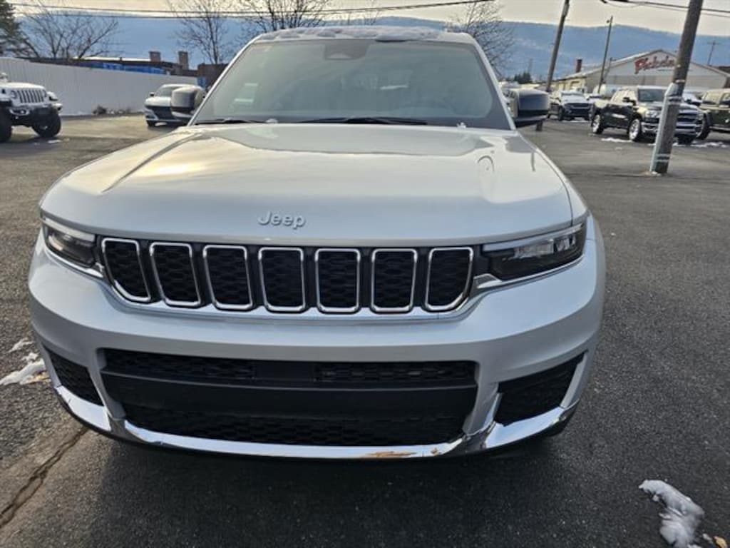 New 2025 Jeep Grand Cherokee L LAREDO X 4X4 Sport Utility