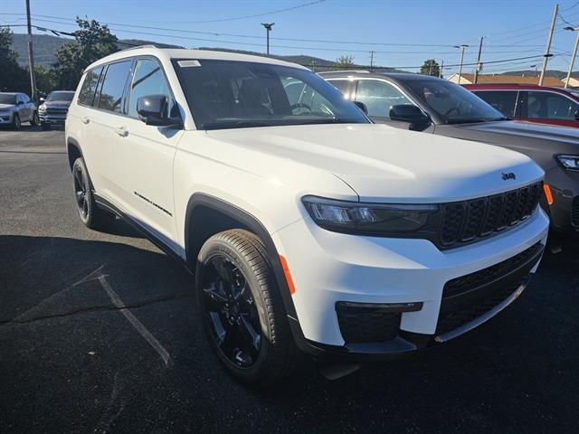 2025 Jeep Grand Cherokee Limited photo 2