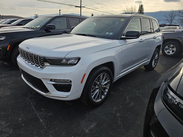 2025 Jeep Grand Cherokee Summit's photo