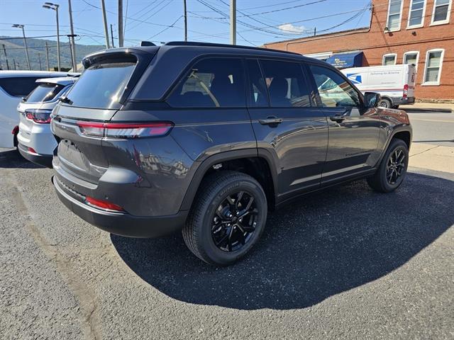 2025 Jeep Grand Cherokee Altitude photo 3