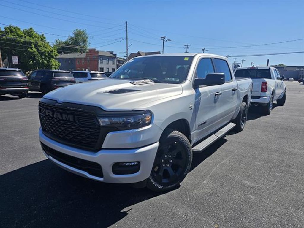 New 2026 Ram 1500 EXPRESS CREW CAB 4X4 5'7 BOX Pickup