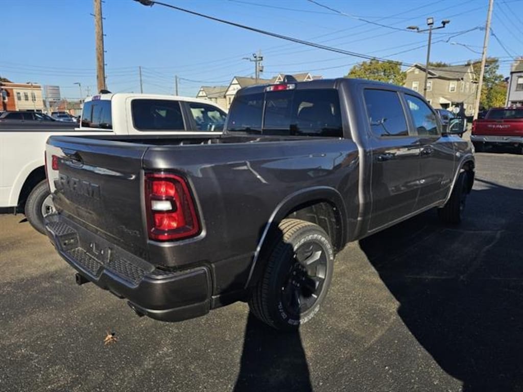 New 2026 Ram 1500 BIG HORN CREW CAB 4X4 5'7 BOX Pickup