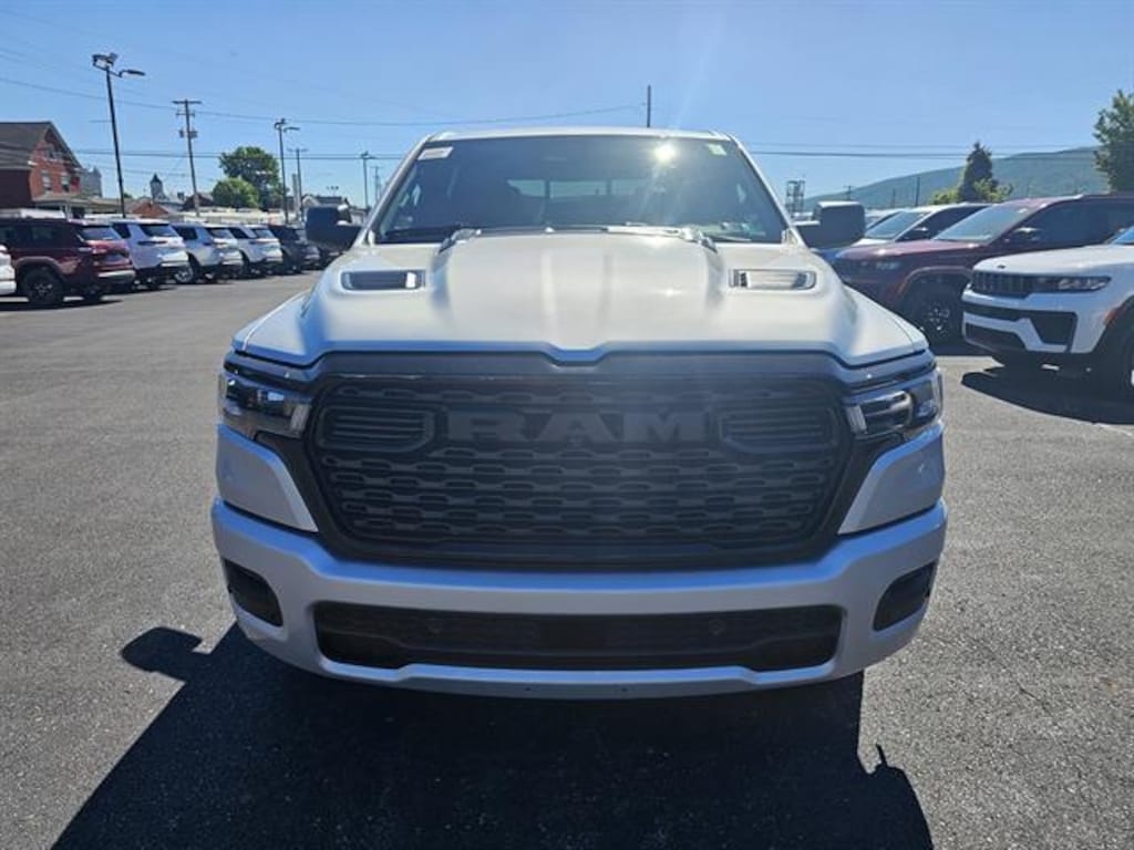 New 2026 Ram 1500 EXPRESS CREW CAB 4X4 5'7 BOX Pickup