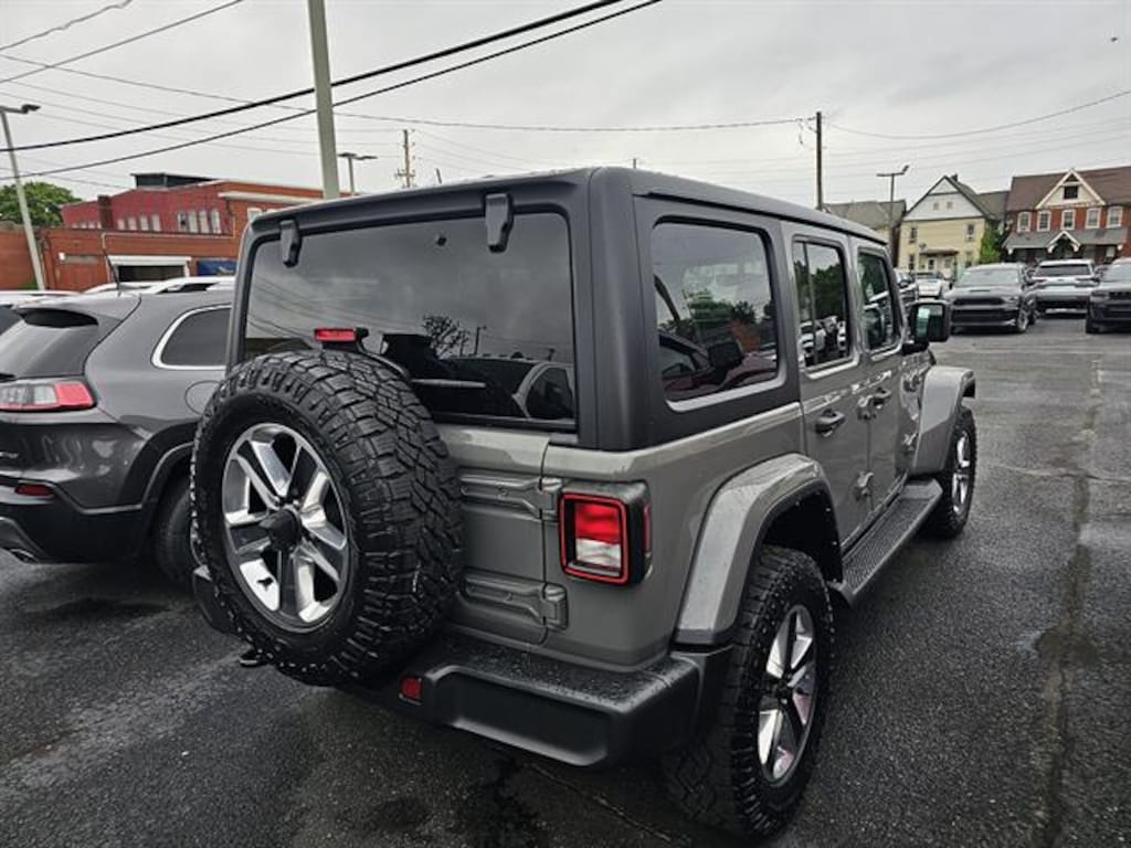 Used 2022 Jeep Wrangler Unlimited Sahara SUV