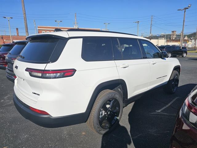 2025 Jeep Grand Cherokee Limited photo 3