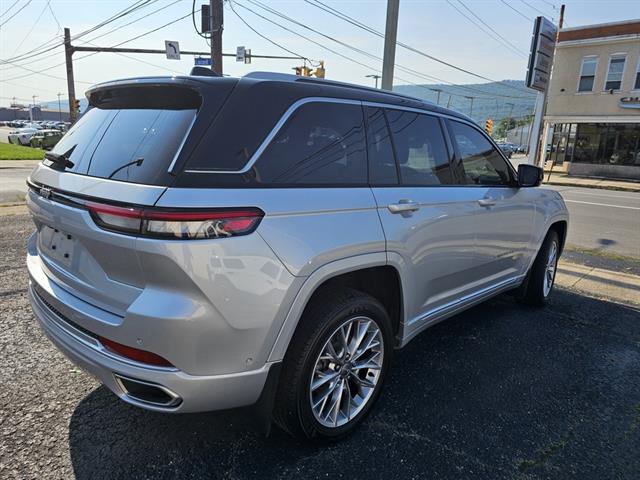 2022 Jeep Grand Cherokee Summit photo 4