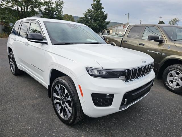 2022 Jeep Grand Cherokee Overland photo 3