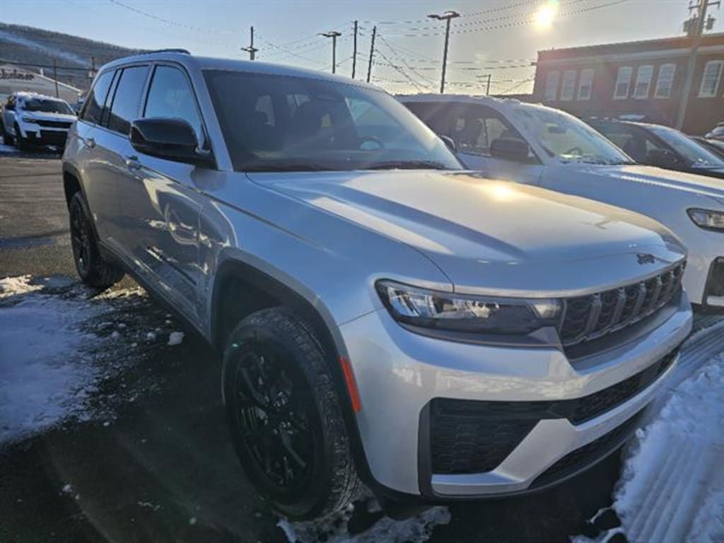 New 2026 Jeep Grand Cherokee LAREDO ALTITUDE 4X4 Sport Utility