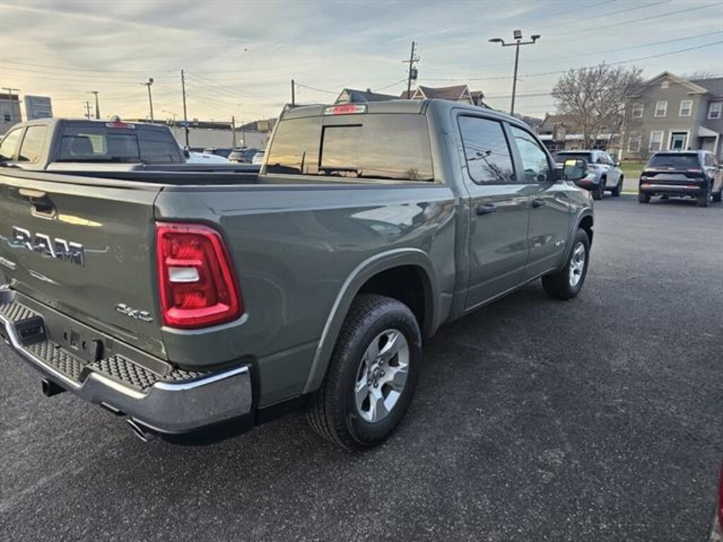 New 2026 Ram 1500 BIG HORN CREW CAB 4X4 5'7 BOX Pickup