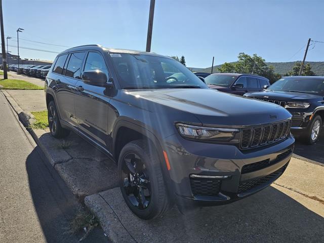 2025 Jeep Grand Cherokee Limited photo 2