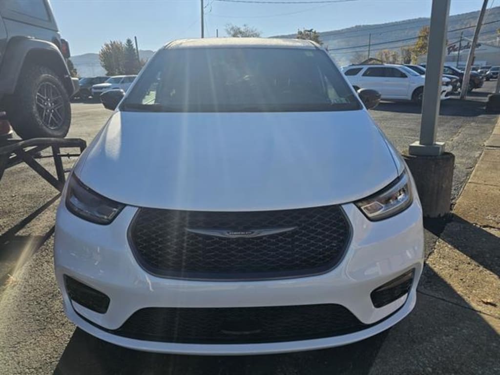 New 2026 Chrysler Pacifica SELECT Passenger Van