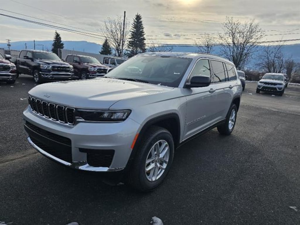 New 2025 Jeep Grand Cherokee L LAREDO X 4X4 Sport Utility