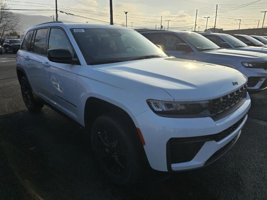 New 2026 Jeep Grand Cherokee LAREDO ALTITUDE 4X4 Sport Utility