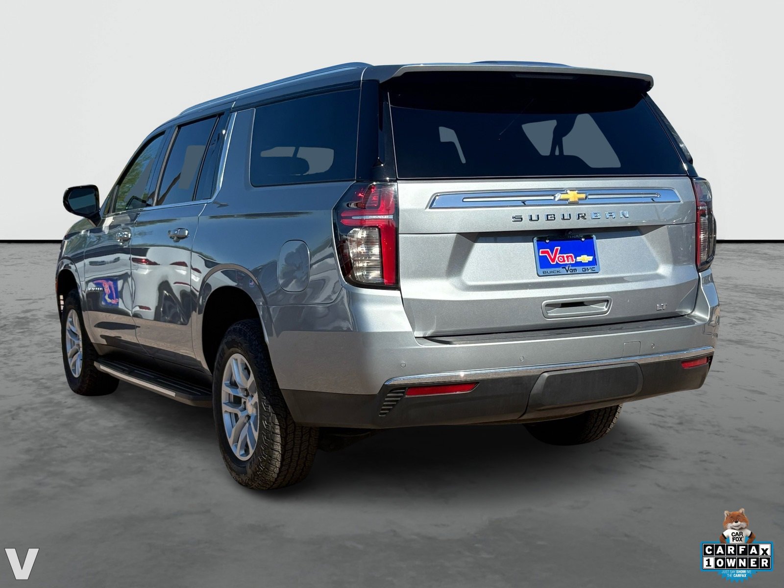 2024 Chevrolet Suburban LT photo 3