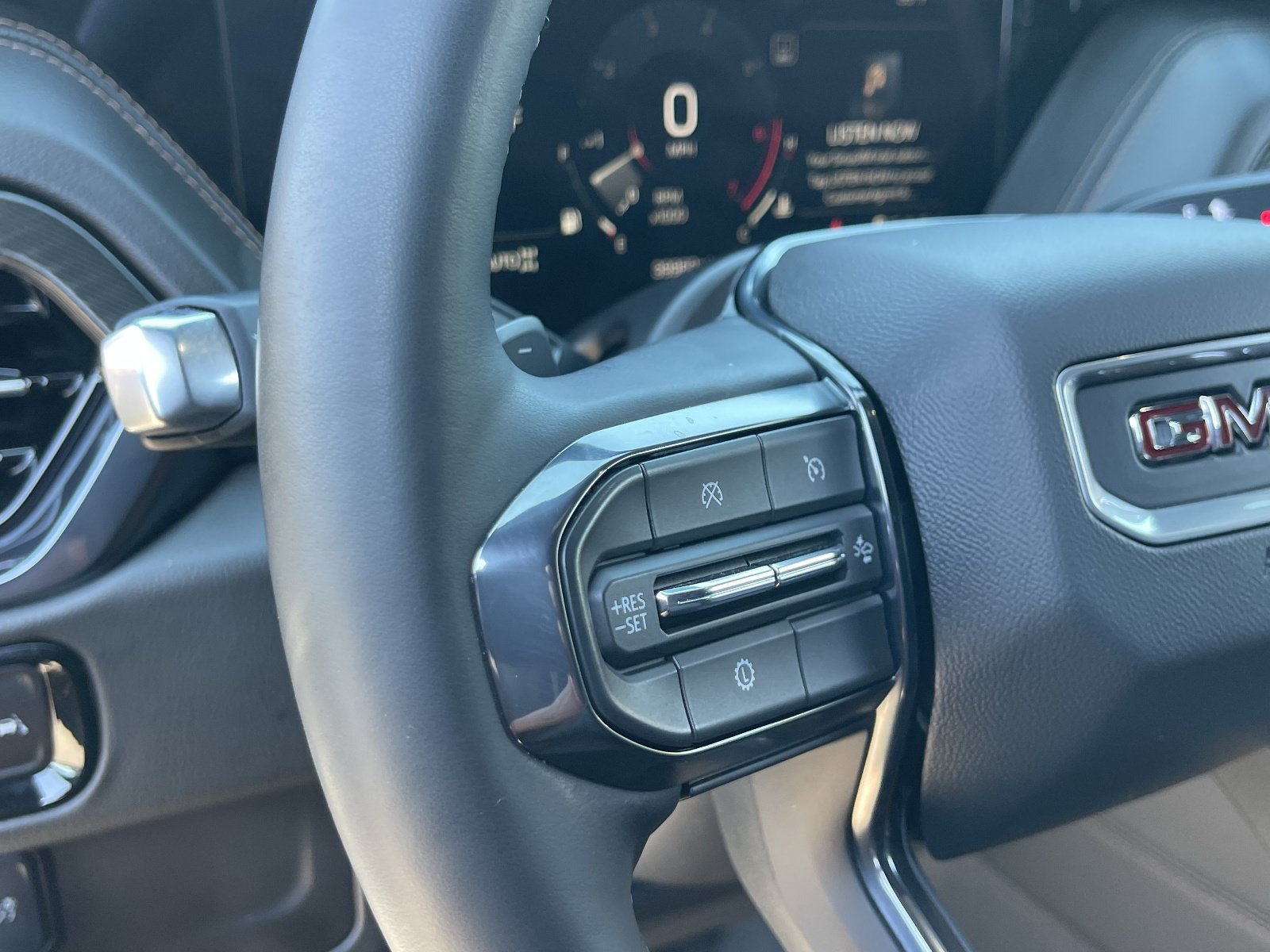 2025 GMC Yukon AT4 - Photo 26