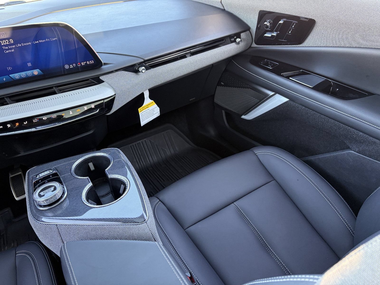 2025 Cadillac OPTIQ Sport 1 - Photo 17