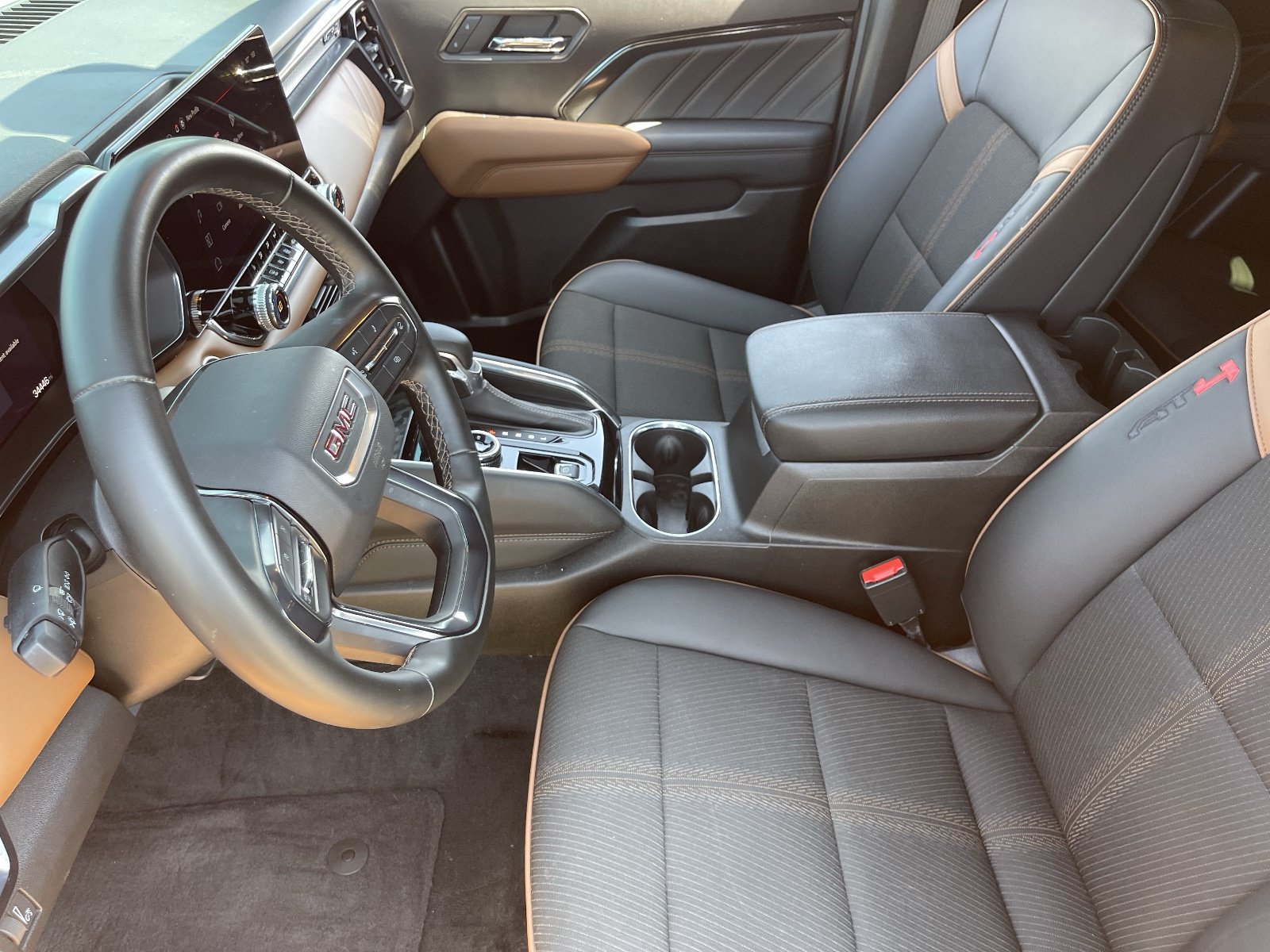 2025 GMC Canyon AT4 - Photo 20
