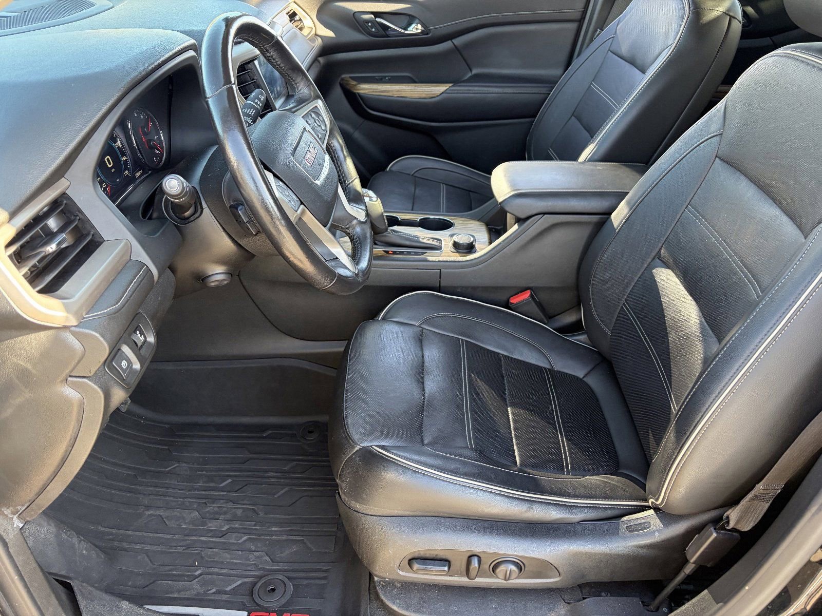2019 GMC Acadia Denali - Photo 20
