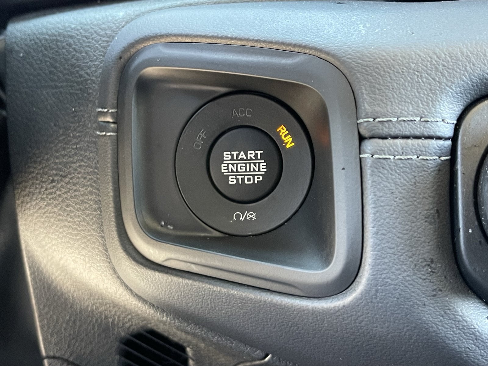 2025 Jeep Gladiator Mojave - Photo 32