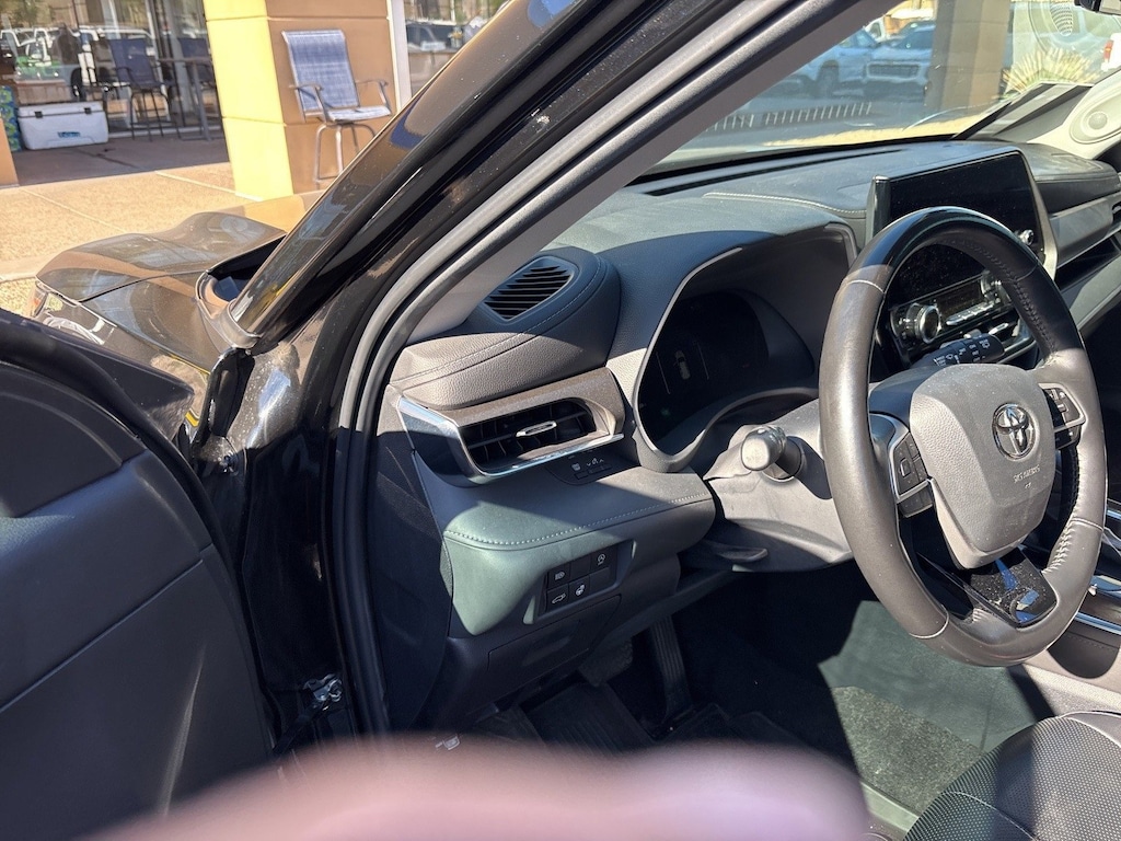 Used 2023 Toyota Highlander L SUV