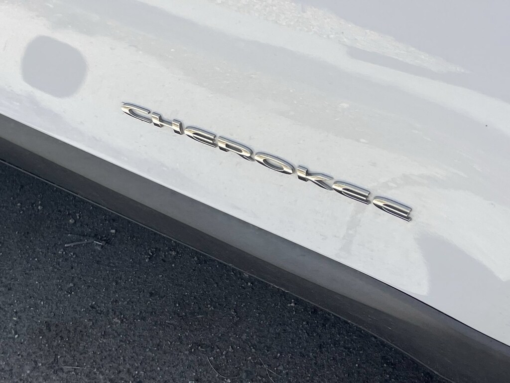 Used 2020 Jeep Cherokee Limited FWD SUV