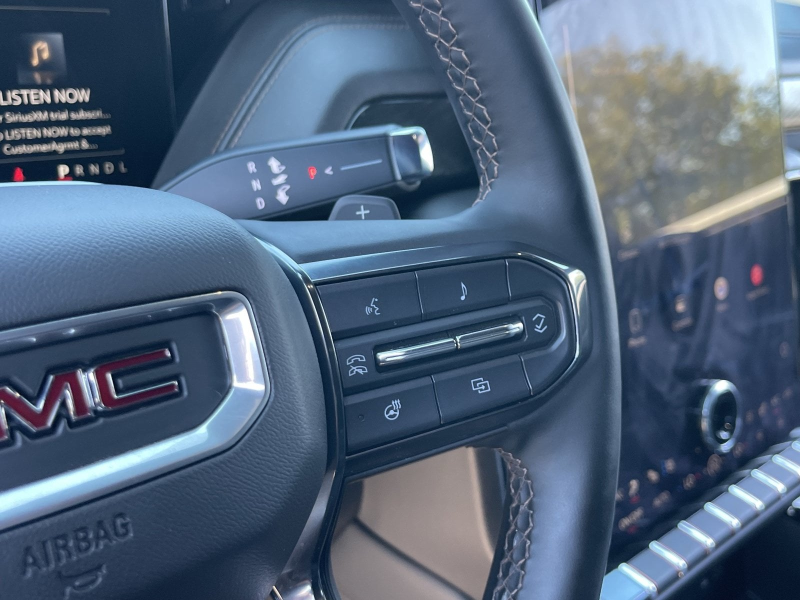 2025 GMC Yukon AT4 - Photo 27