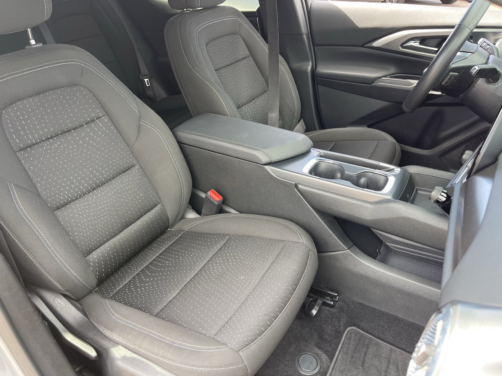 2025 Chevrolet Equinox EV LT - Photo 11