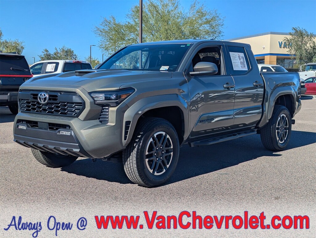 Used 2025 Toyota Tacoma 4WD SR Truck Double Cab