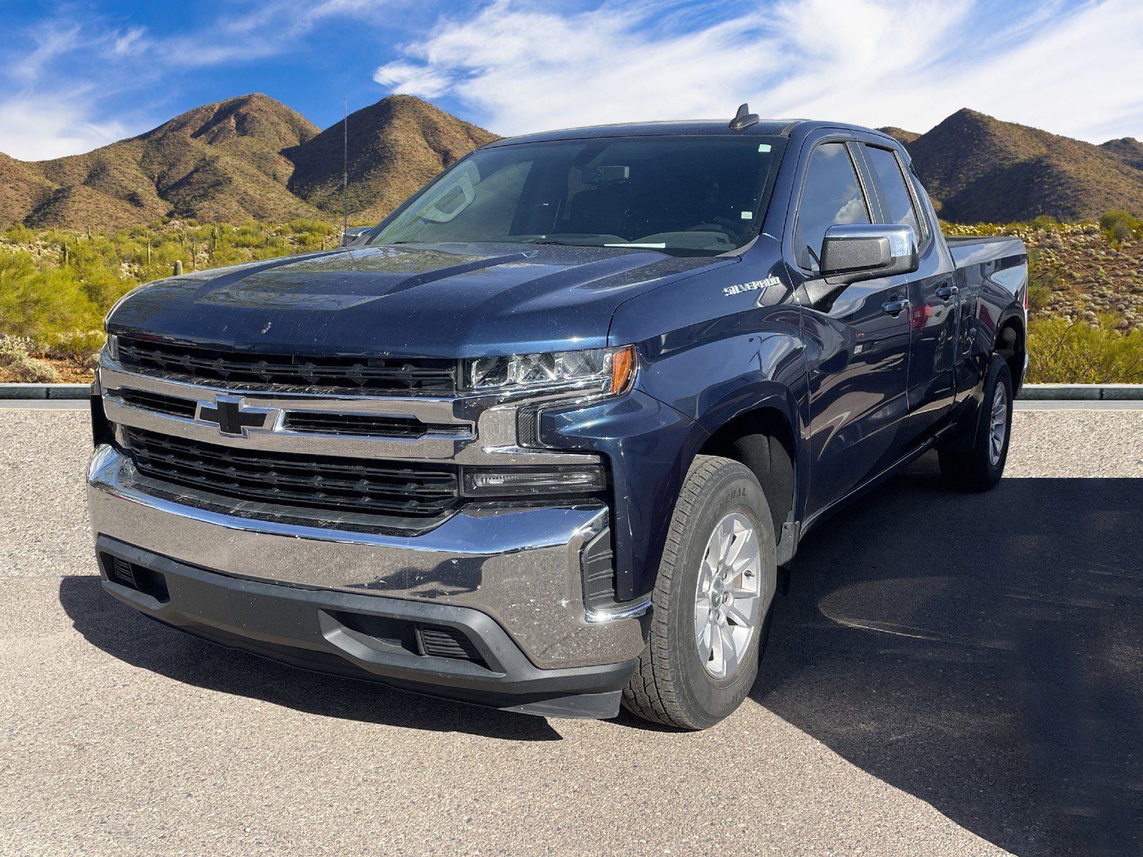 2019 Chevrolet Silverado 1500 LT photo 2