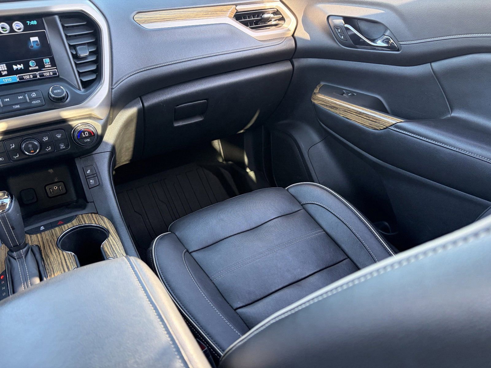 2019 GMC Acadia Denali - Photo 17