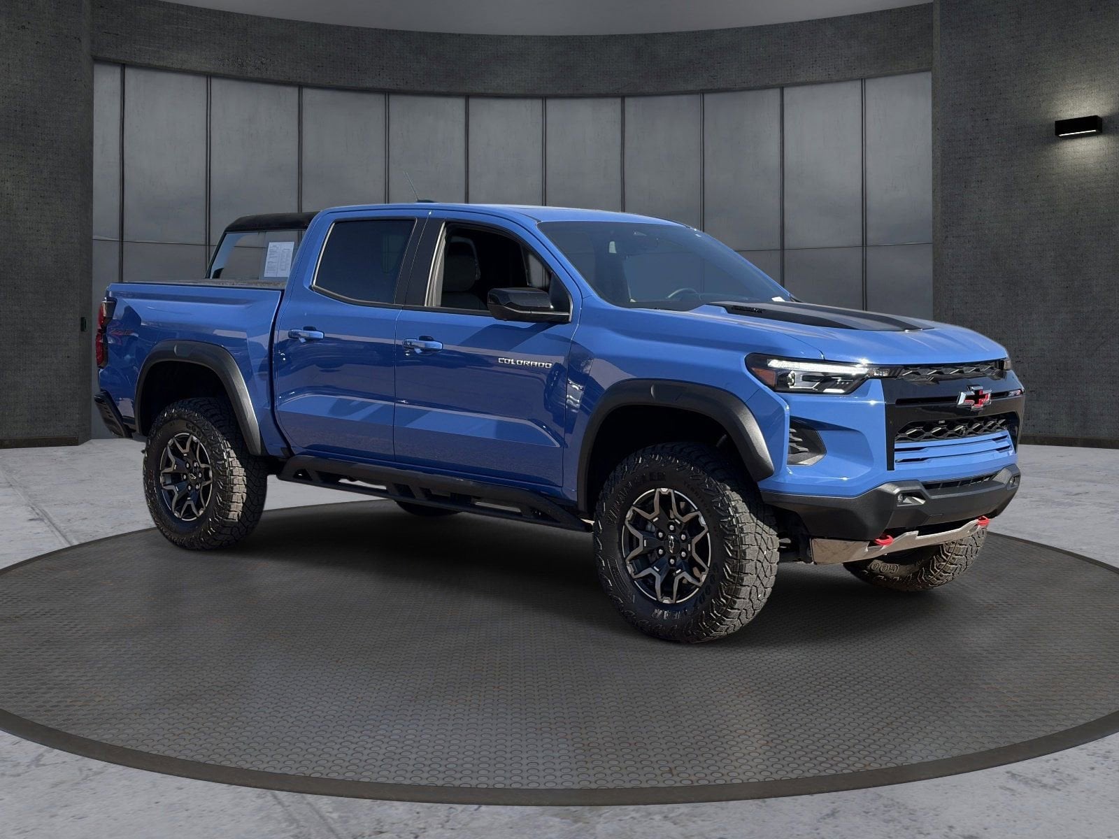 2025 Chevrolet Colorado ZR2 - Photo 8