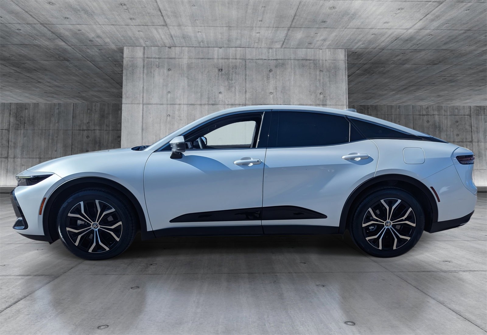 2024 Toyota Crown XLE photo 3