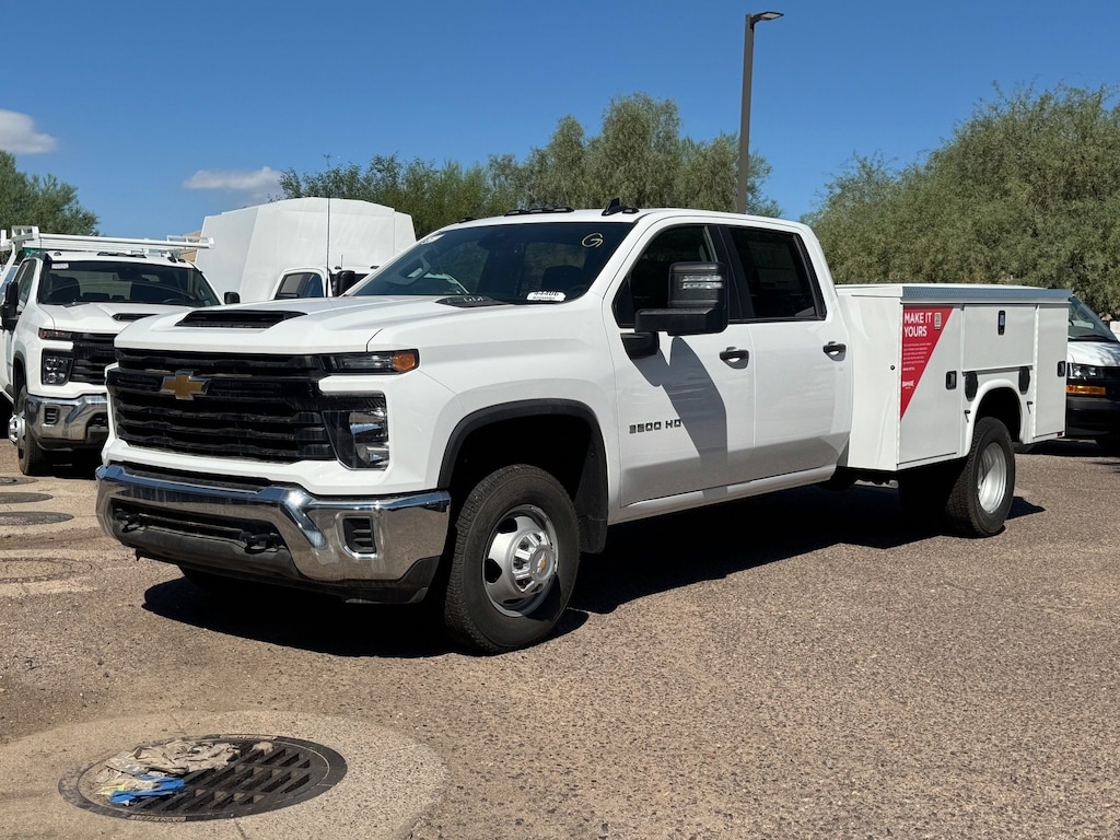 New 2025 Chevrolet Silverado 3500 HD Chassis Cab Work Truck Truck Crew Cab