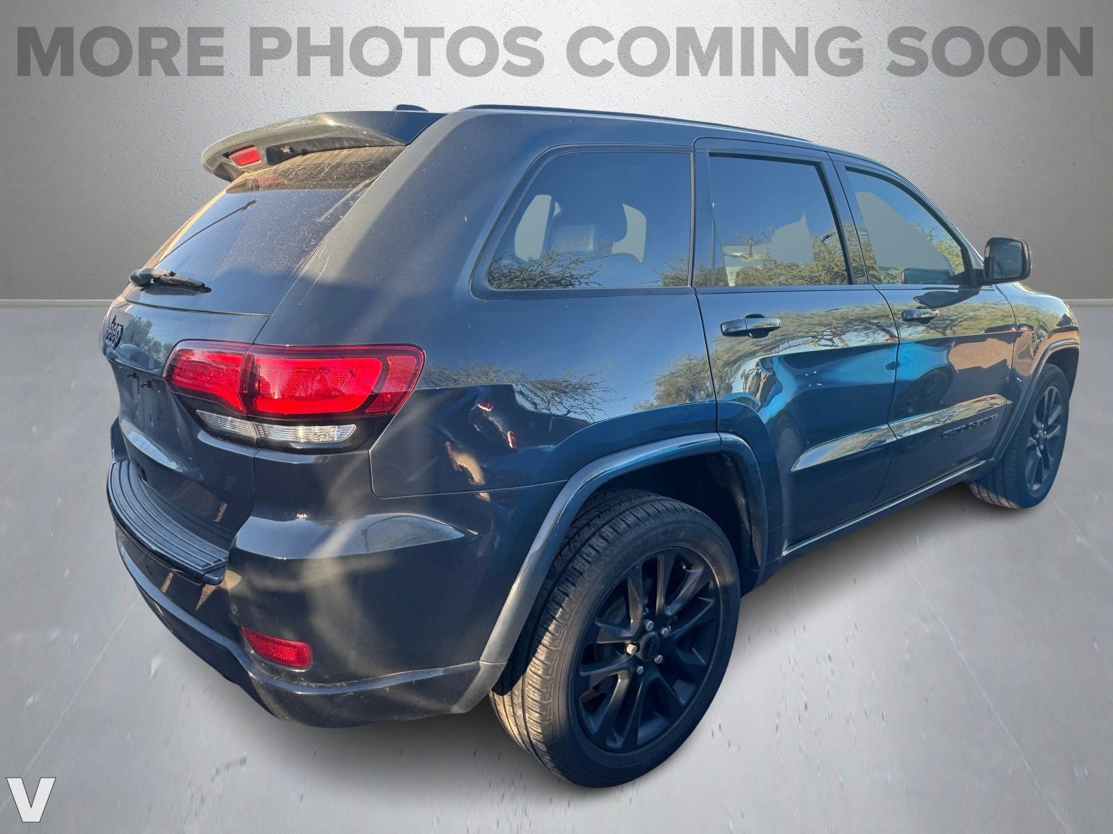 2018 Jeep Grand Cherokee Altitude photo 2