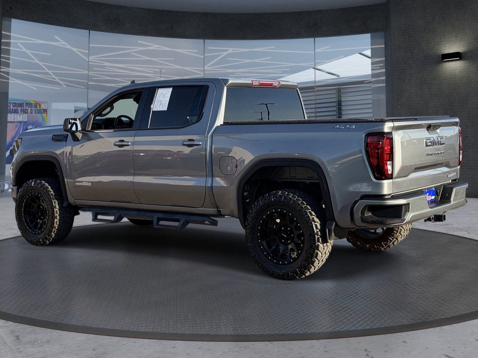 View vehicle photo 4