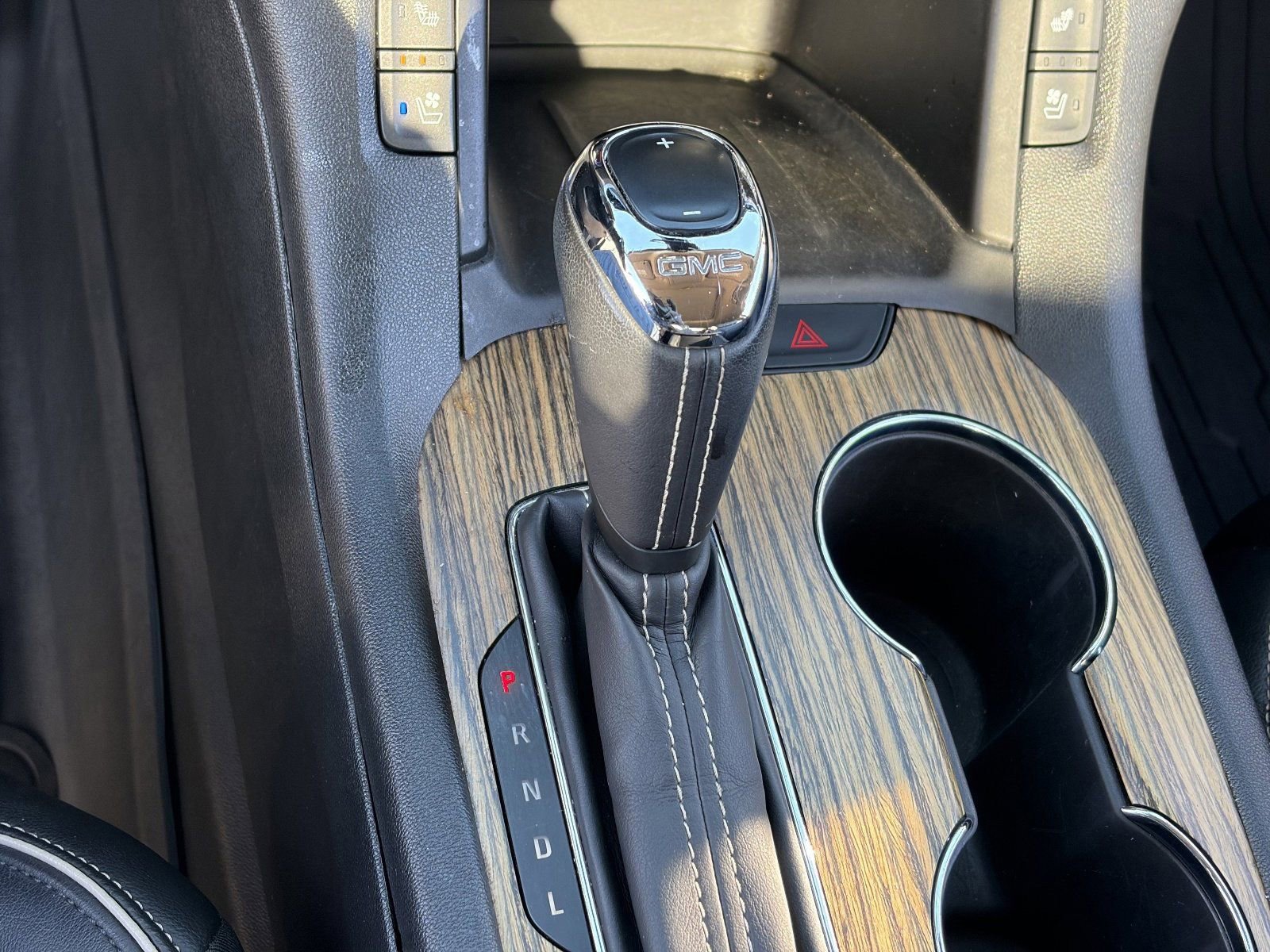 2019 GMC Acadia Denali - Photo 31