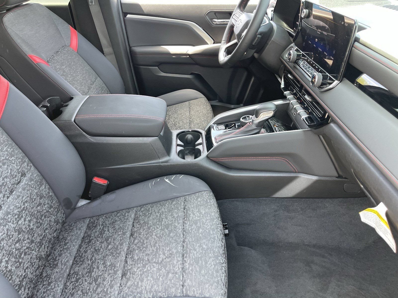 2024 Chevrolet Colorado Z71 - Photo 12
