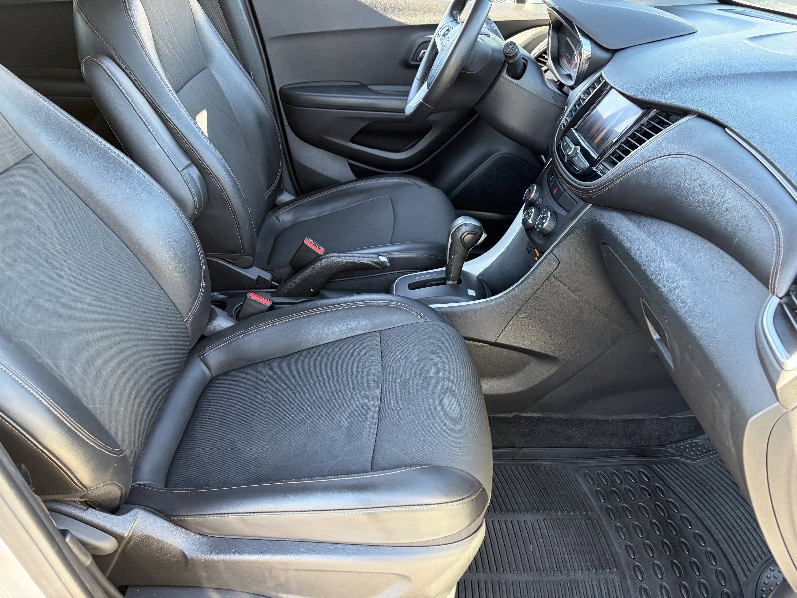 2022 Chevrolet Trax LT - Photo 12