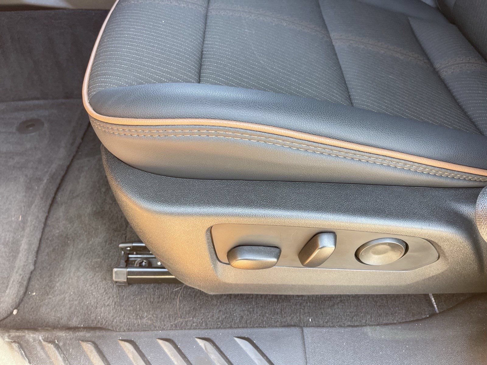 2025 GMC Canyon AT4 - Photo 21