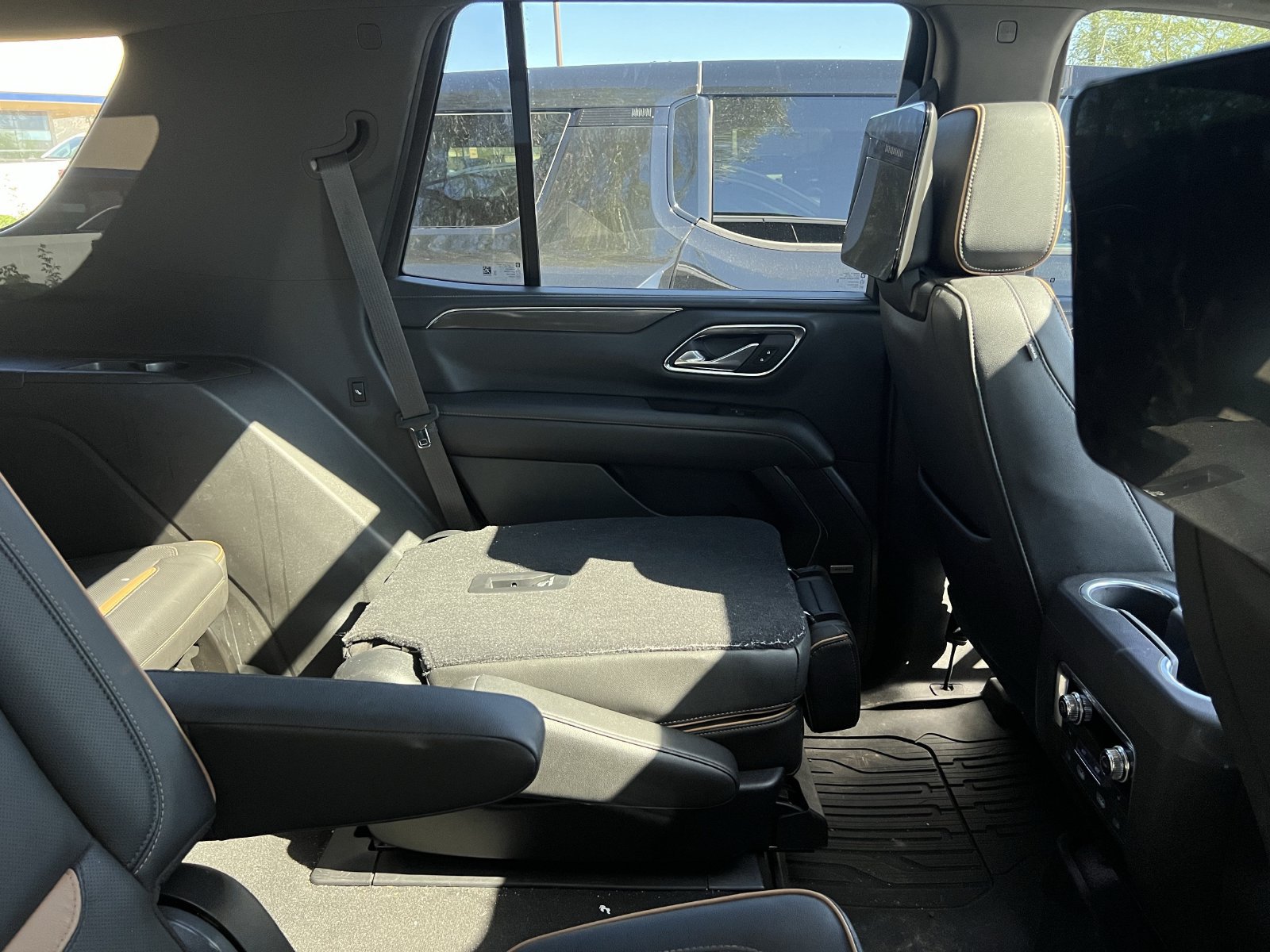 2021 GMC Yukon AT4 - Photo 9